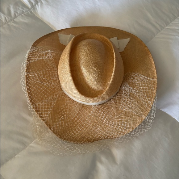 Accessories - Vintage straw broad brimmed hat with veil